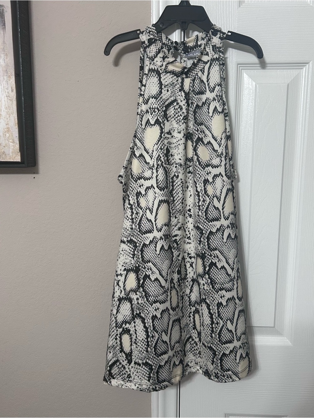 Milan Kiss Sleeveless Snake Print Halter Top - Black & Cream size small
